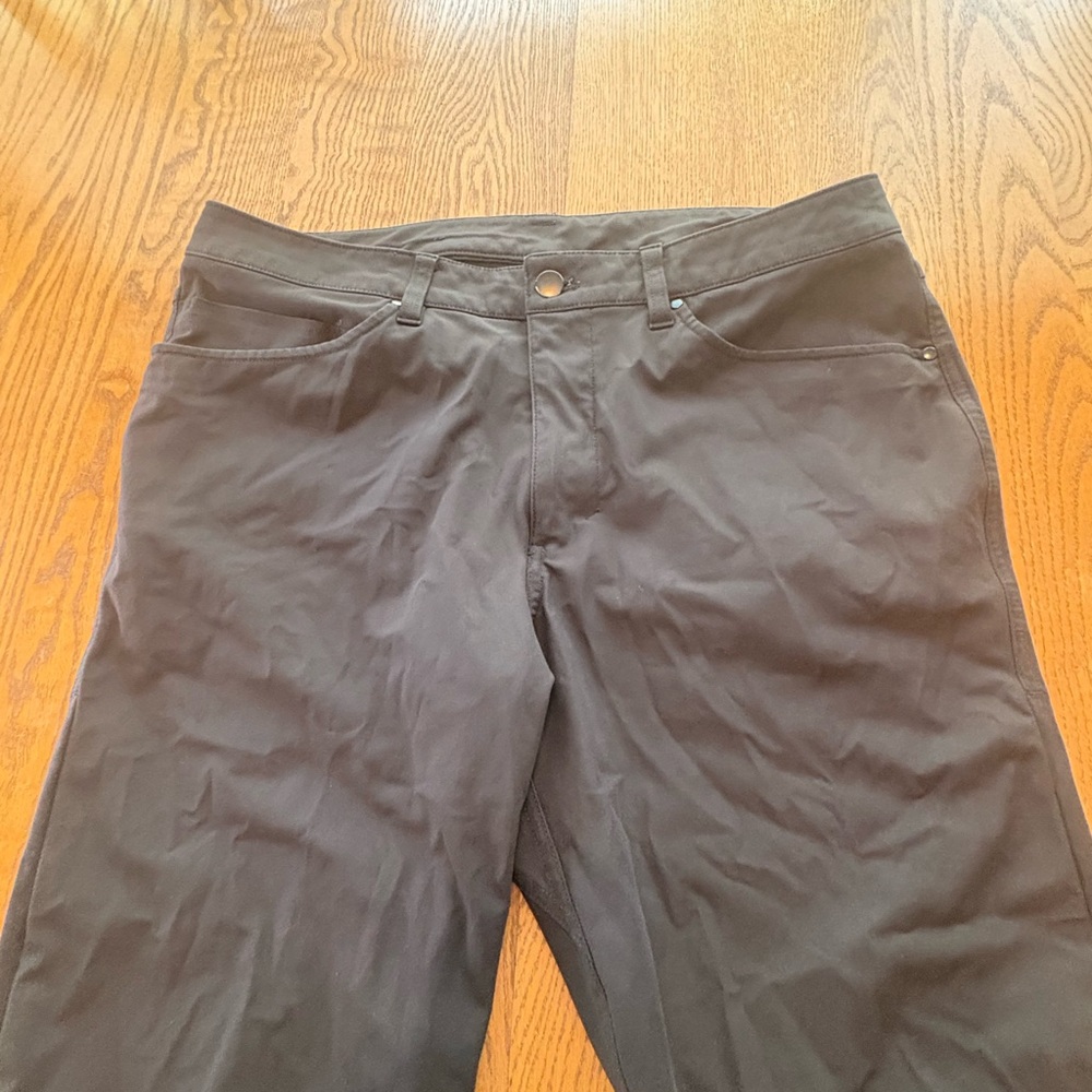 Lululemon Mens ABC Tech Chino Pants Black Sz 33 29.5” Inseam - Picture 4 of 13
